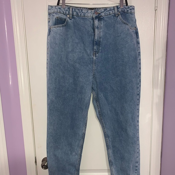 ASOS Design Tall High Rise Mom Jeans in Lightwash - Picture 1 of 2